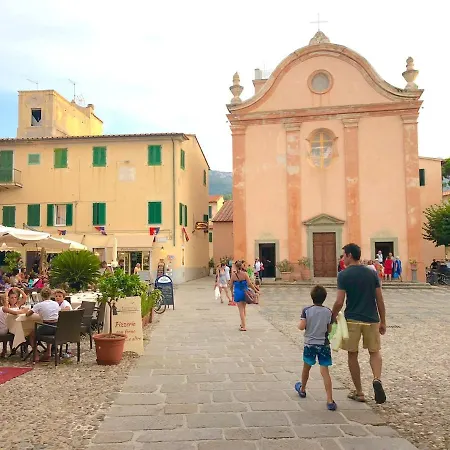Casa Pineta Elba, A Short Walk From The Sea * Marina di Campo